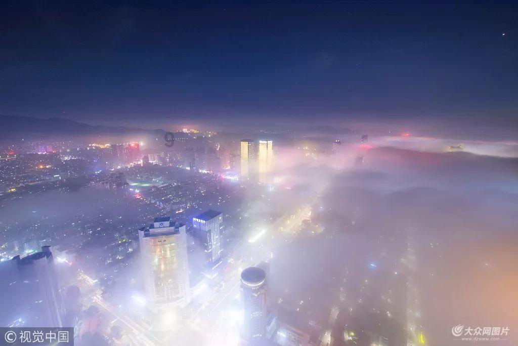 和平精英中的枪械你最中意哪两把？平时最喜欢背的是什么？游戏画面